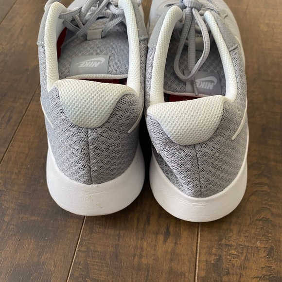 Nike Tanjun grey sneakers - Picture 4 of 9